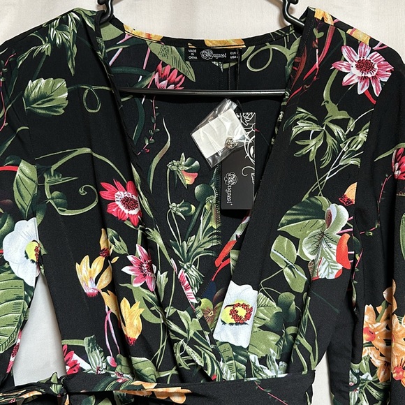 Black Floral Wrap Dress with tie size Large NWT - Picture 3 of 4